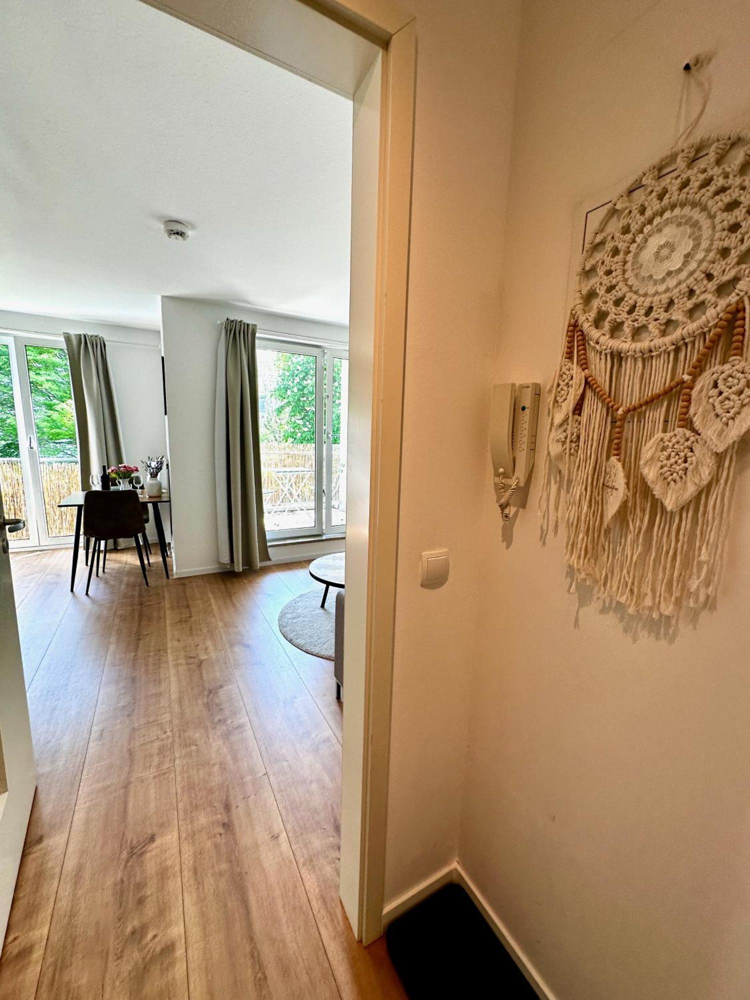 Gemuetliches 1R Apartment Mit Balkon, Parking, Tv Streaming マクデブルク エクステリア 写真